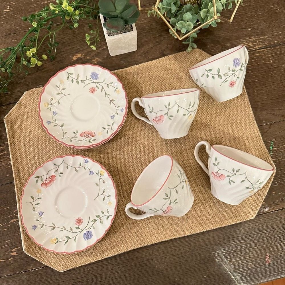 Johnson Bros Made in‎ England Fine China Summer Chintz - 4 Tea Cups and Saucers
